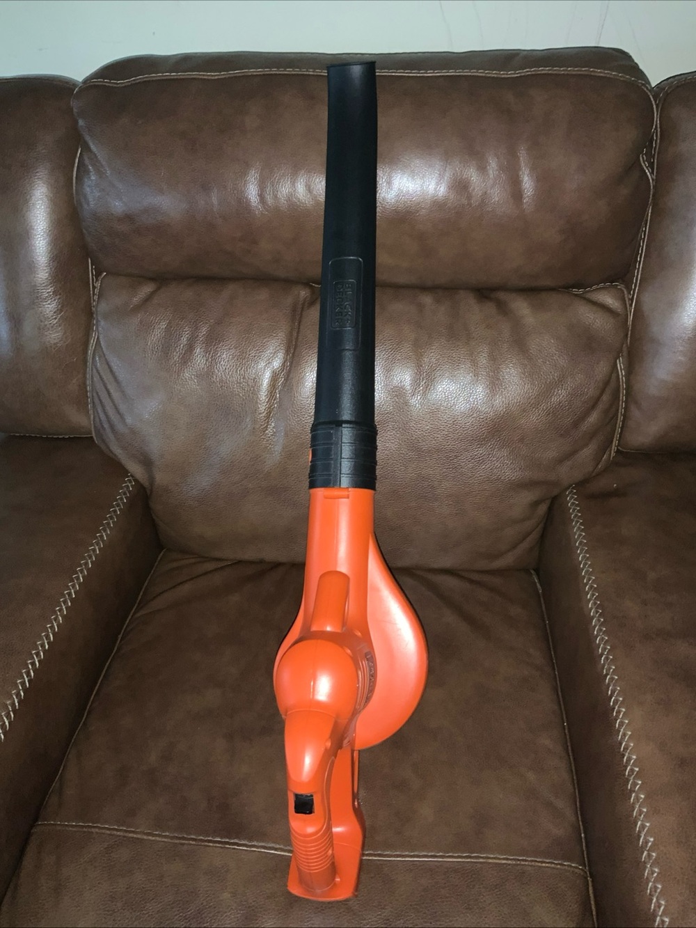 Black + Decker LSW221 Lithium 20V Handheld Leaf Blower/Sweeper. Tool only.